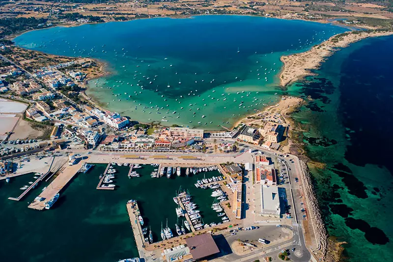 Puerto de La Savina: Todos los servicios a tu alcance